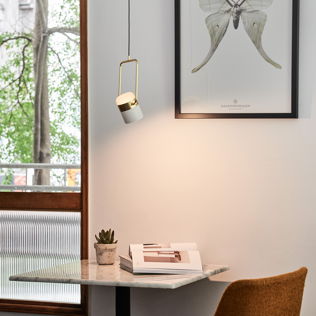 OUTLET Seed Design Ling P1 V LED White and Brass Pendant| Image:0