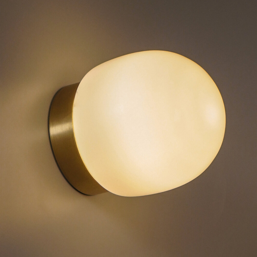 Contain Nuvol Simple Wall Light with brushed brass base