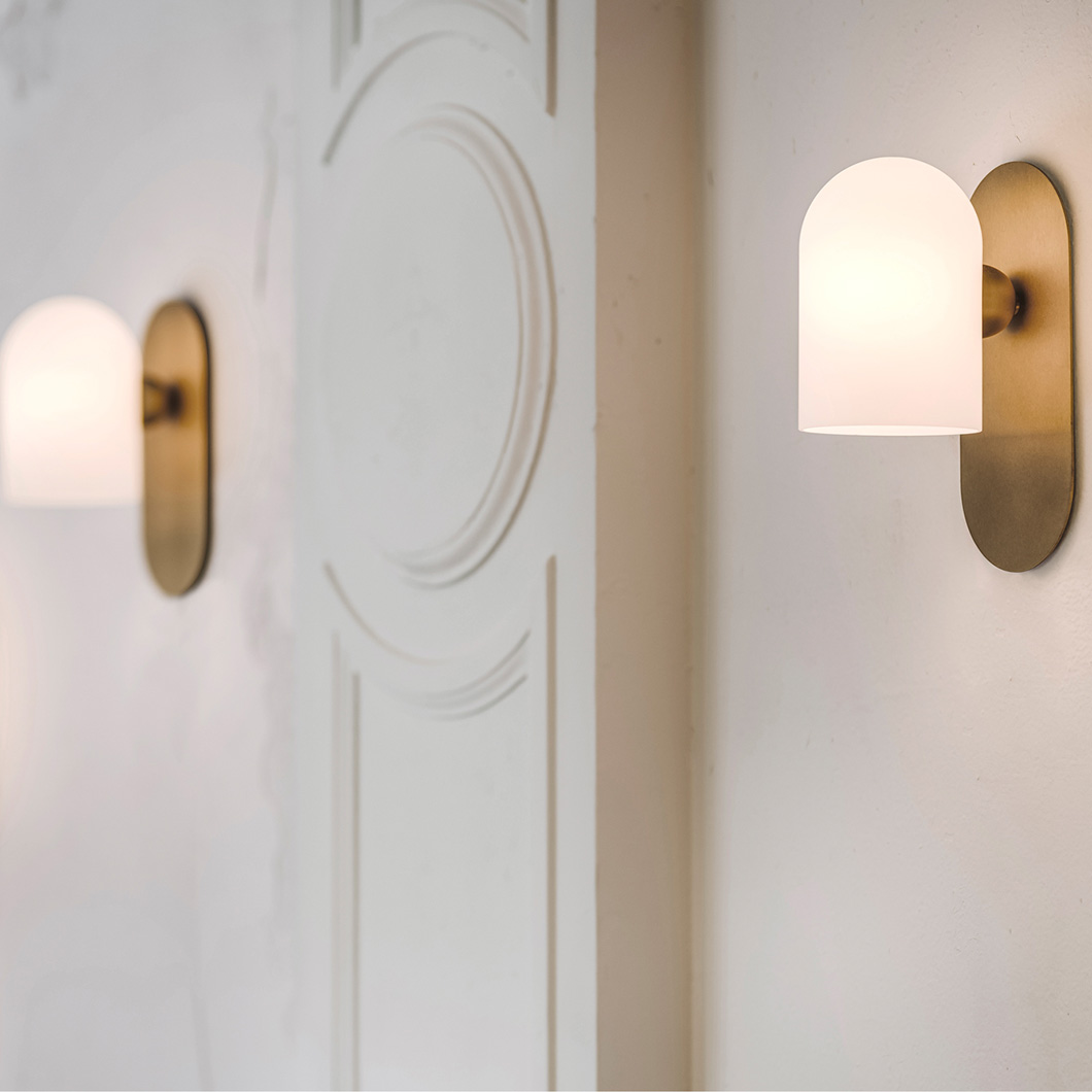Schwung Odyssey Small Wall Light with lacquered burnished brass finish alternative image